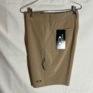 NWT Oakley Hybrid Shorts